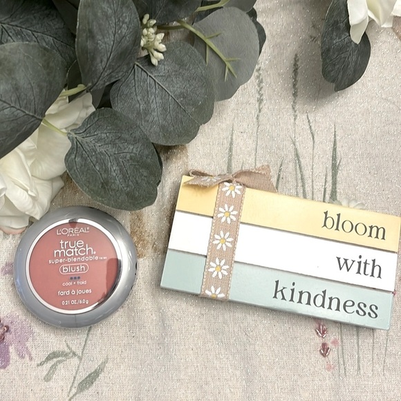 ** Host Pick ** NEW Blush - Picture 1 of 8